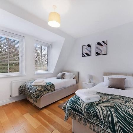 Roomy One Bed Loft Apartment Бишопс-Стортфорд Экстерьер фото