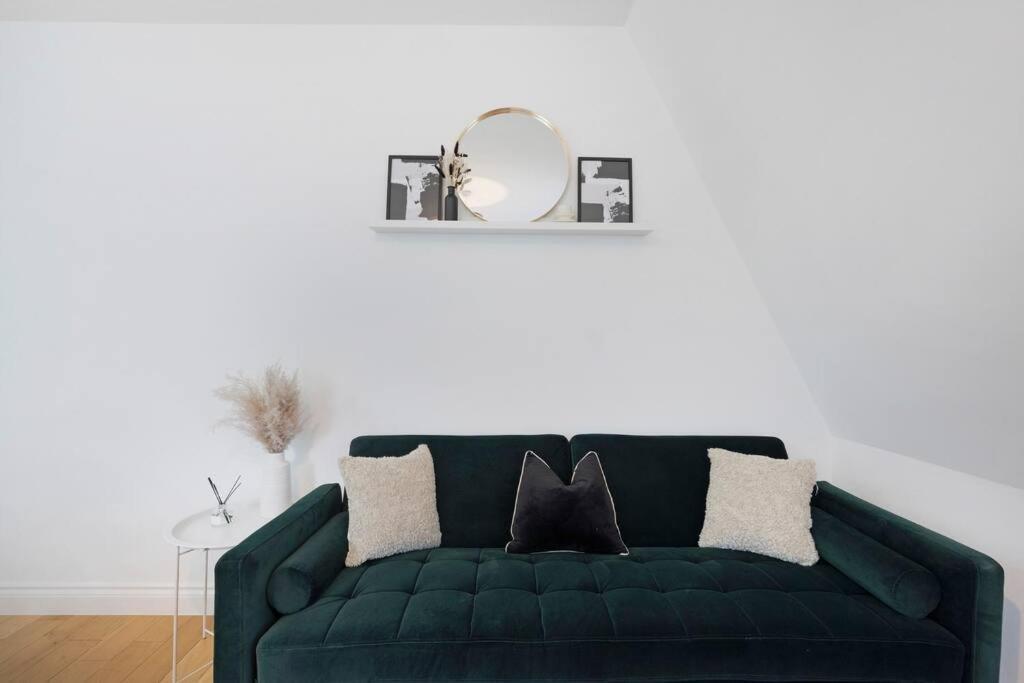 Roomy One Bed Loft Apartment Бишопс-Стортфорд Экстерьер фото